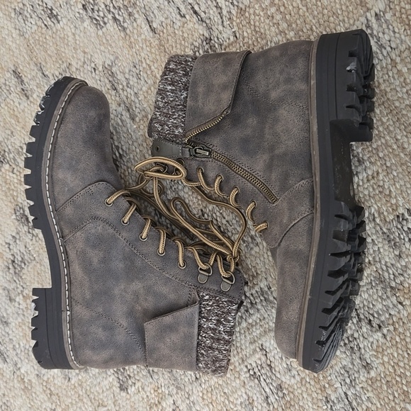 Women's Taupe Fur-Lined Lace-Up Boots - Picture 2 of 6